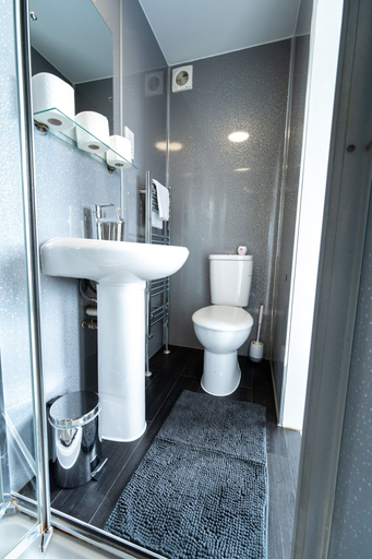 Bathroom 4, The Bitterne Park Hotel, Southampton