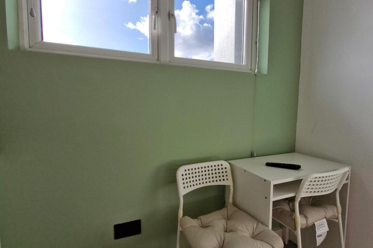 Interior 3, Studio - Sleeps 2 - Wifi - Free Secure Parking, London