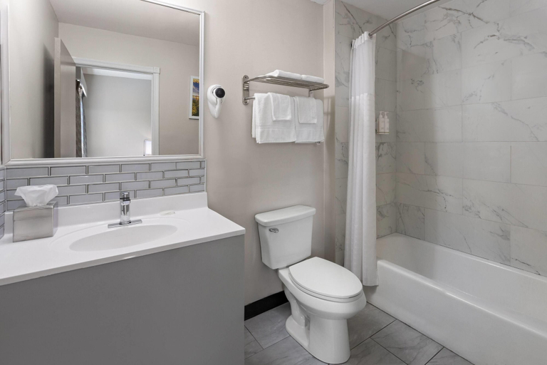 Bathroom 4, Days Inn by Wyndham Moosic, Lackawanna