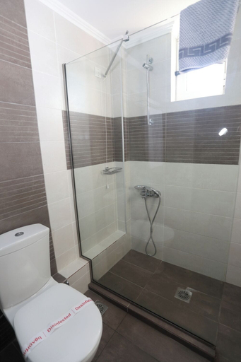Bathroom 5, Maravel Star Art Hotel, Crete