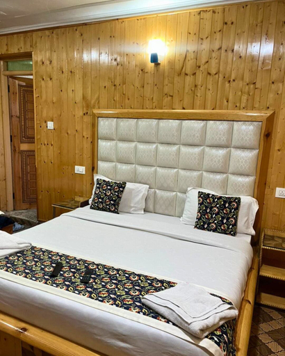 Bedroom 3, Behtereen Resort, Srinagar