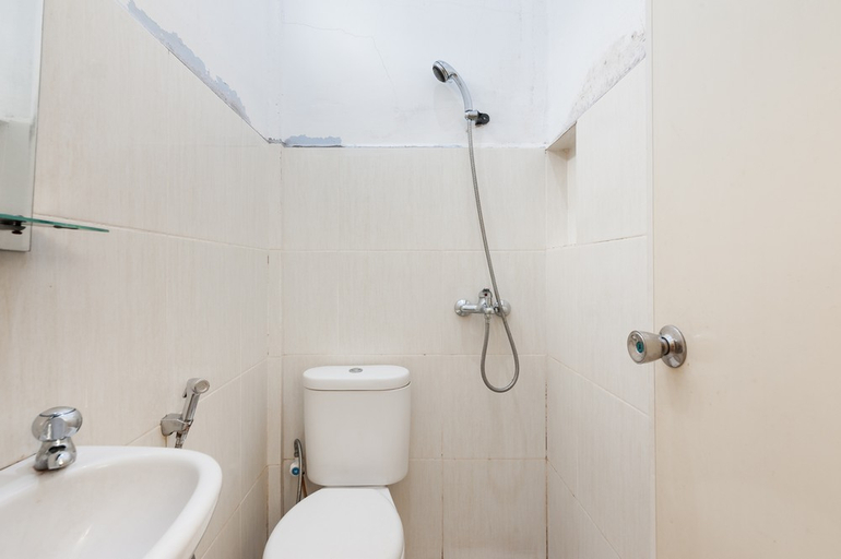 Bathroom 3, RedDoorz @ Jalan HOS Cokroaminoto Jambi, Jambi