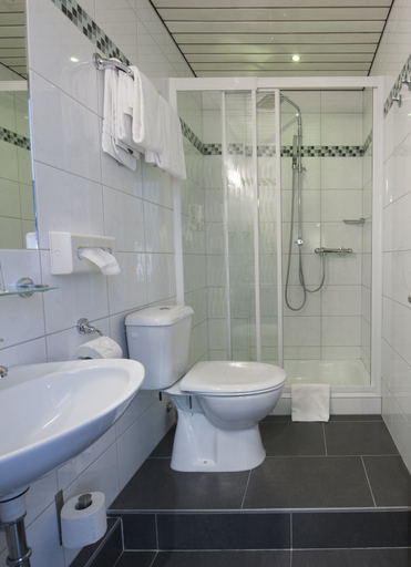 Bathroom 5, DORMERO Hotel Pirmasens, Pirmasens