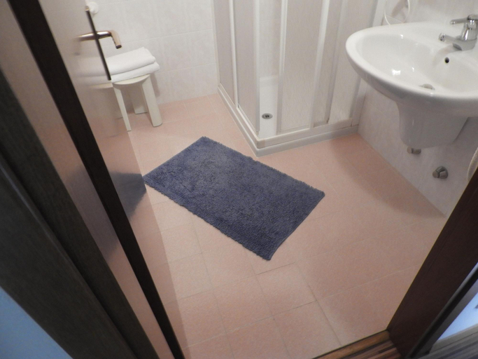 Bathroom 4, Albergo Stella Alpina, Trento