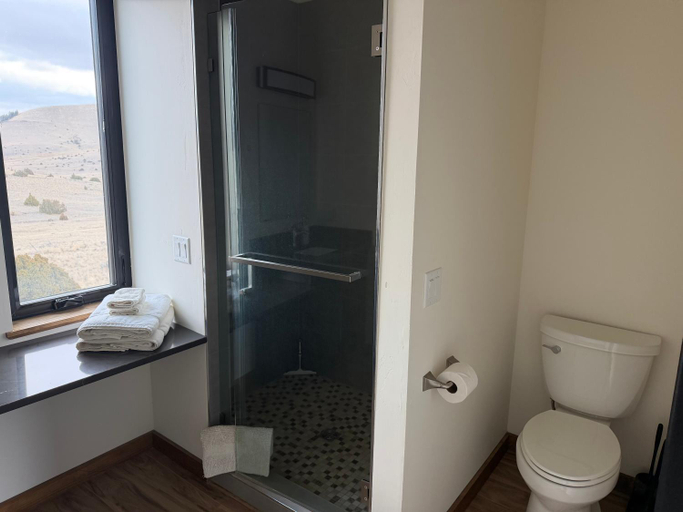 Bathroom 3, Erik's Ranch, Park