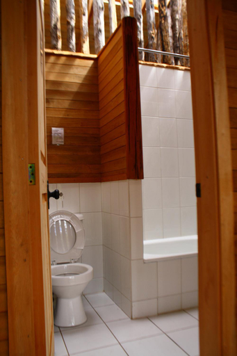 Bathroom, Domos Parque Tantauco Lago Chaiguata, Chiloé