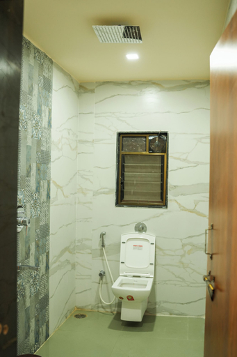 Bathroom 4, Vrindavan Guest house, Pune