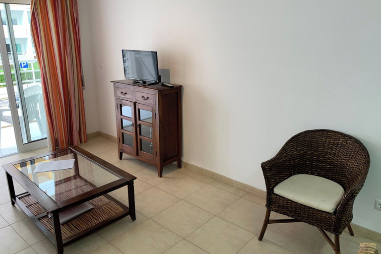 Living area 2, 1 Bed Apartment Sleeps 2 - Pool Access - Balcony, Portimão