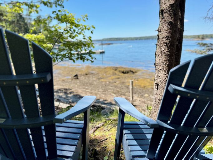 Terrace/patio, Beautiful Hidden Waterfront Retreat With Rocky Beach, Lincoln