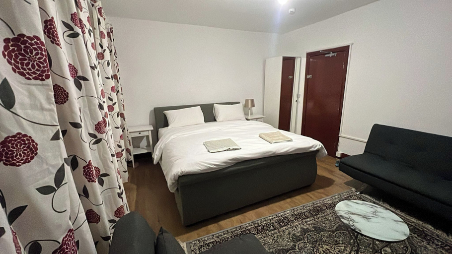 Room 3, House - Sleeps 10 - Honor Oak Park Station 2 Mins Walk, London