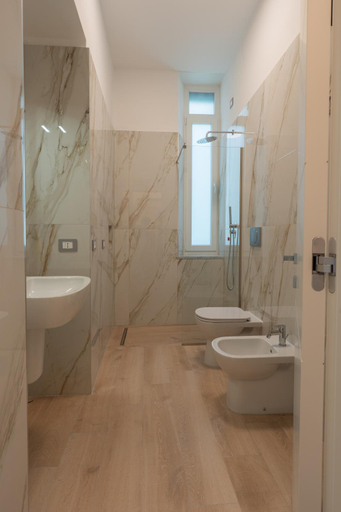 Bathroom 5, Residence La Scogliera, Savona