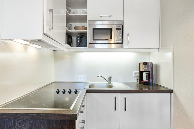Private kitchen 5, Ferienwohnung mit Balkon im Seepark Sellin, Vorpommern-Rügen