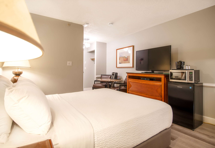 Bedroom 3, Coast Parksville Hotel, Nanaimo