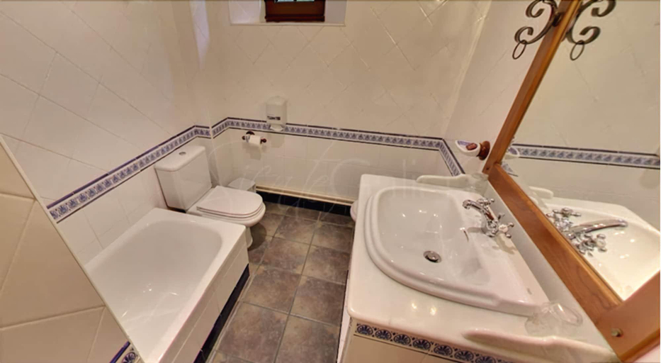 Bathroom, El Urogallo, Lugo