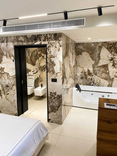 Room 2, Di Ariano, Vlorës