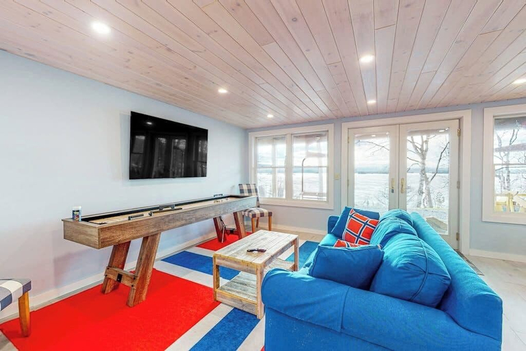 Living area 4, Spectacular Lakefront Home With Dock, Firepit, & Vaulted Ceilings - Dog-friendly, Piscataquis