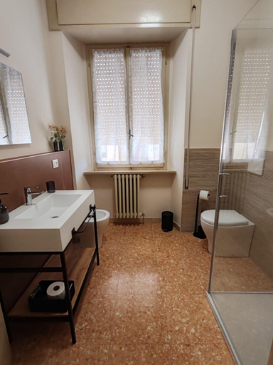 Bathroom 2, Casa di nonna, Perugia