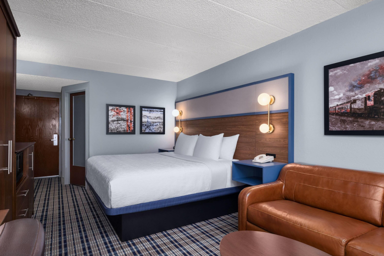 Bedroom 3, AmericInn by Wyndham Madison West, Dane