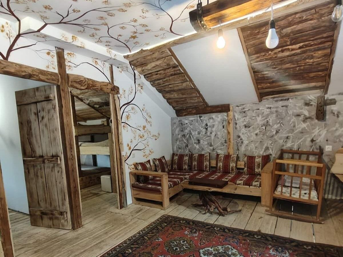 Interior 3, Hors Home