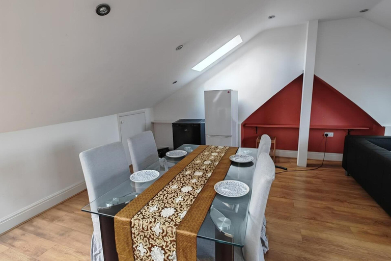 Dining, Spacious Apartment Sleeps 7 Near Central London, London