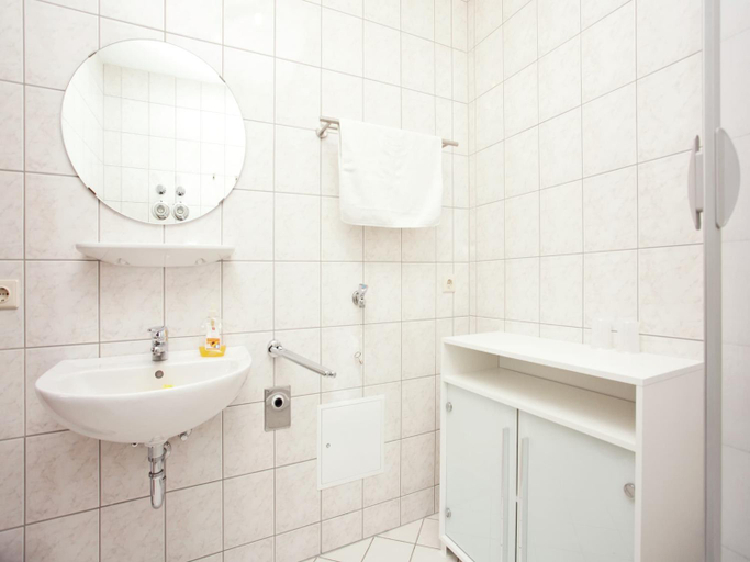 Bathroom 2, Elegant Villa in Borstendorf, Erzgebirgskreis
