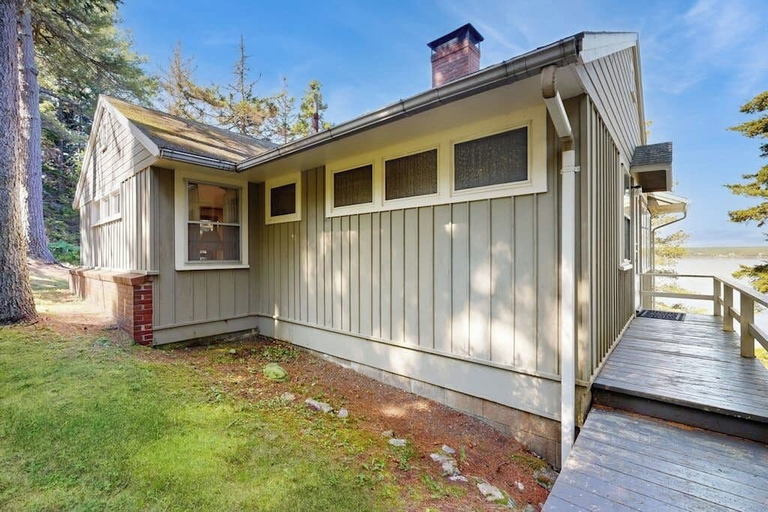Exterior 4, Beachfront Delight With Detached Guesthouse, Private Beach Access, Dog-friendly, Lincoln