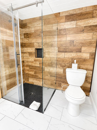 Bathroom 3, Cottage 12 - King Bed Child Loft w Twin Private Bath Kitchenette Pets Allowed Fee applies, Carroll