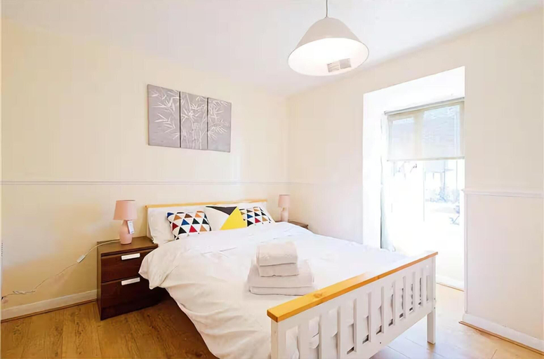 Room 4, Apartment - Sleeps 5 - Private Garden, London