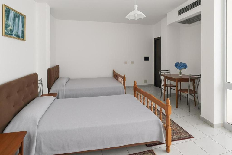 Others 2, Hotel Ardian, Kavajës