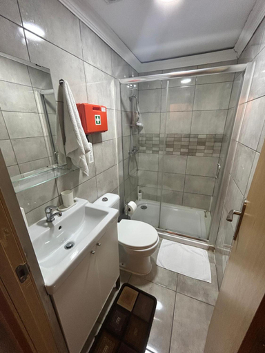 Bathroom 3, Suites & Apartments - DP Setubal, Setúbal
