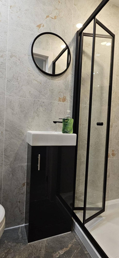 Bathroom 5, Studio - Transport Links - Wifi - Sleeps 2, London