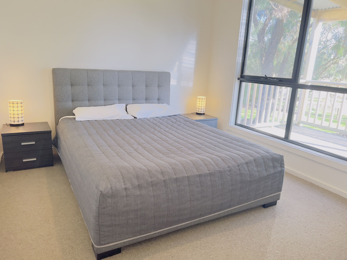 Bedroom 2, Port Fairy Motor Inn, Moyne - South