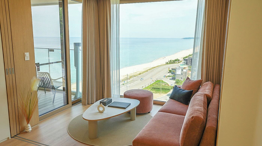 Living area 4, Cliffbeach Resort&Pool Villa, Yangyang