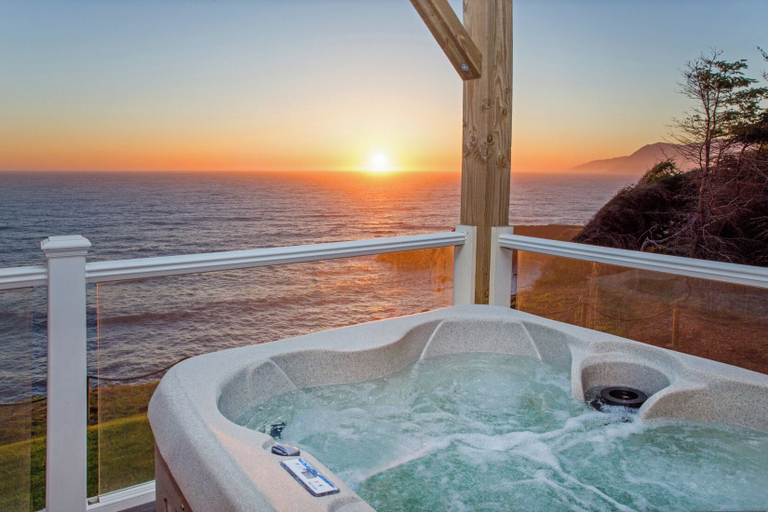 Outdoor spa tub 5, Spyglass inn, Humboldt