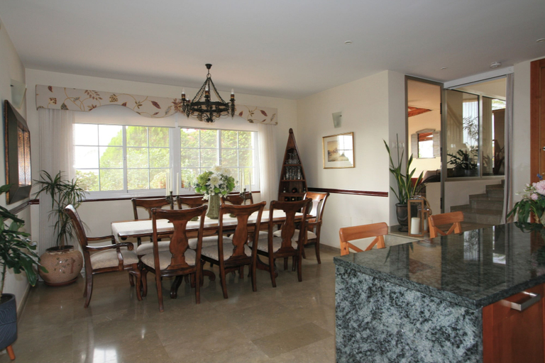 Dining 5, 4 Bedroom Villa Sleeps 8 With Private Pool, Almería