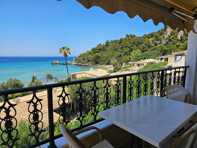 Outdoor dining 4, Glyfada Seaside Apartment with Stunning Views, Ionian Islands