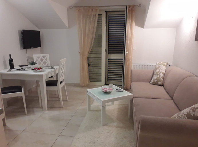 Others 5, Apartments Manda, Supetar