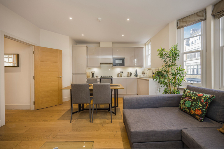 Others 5, Fitzrovia 1BR Retreat Near Soho Tube, London