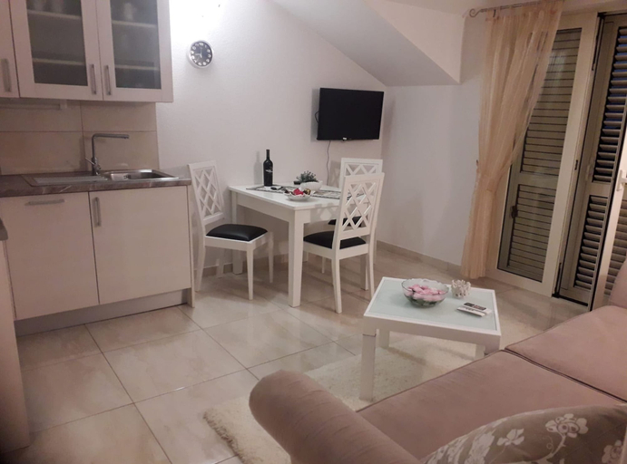 Others 5, Apartments Manda, Supetar