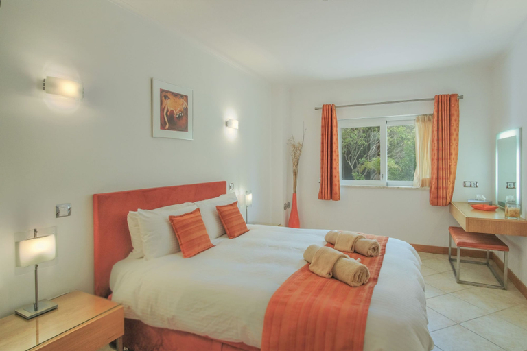 Room 5, Monte Laranja Apt in Lagos, Lagos
