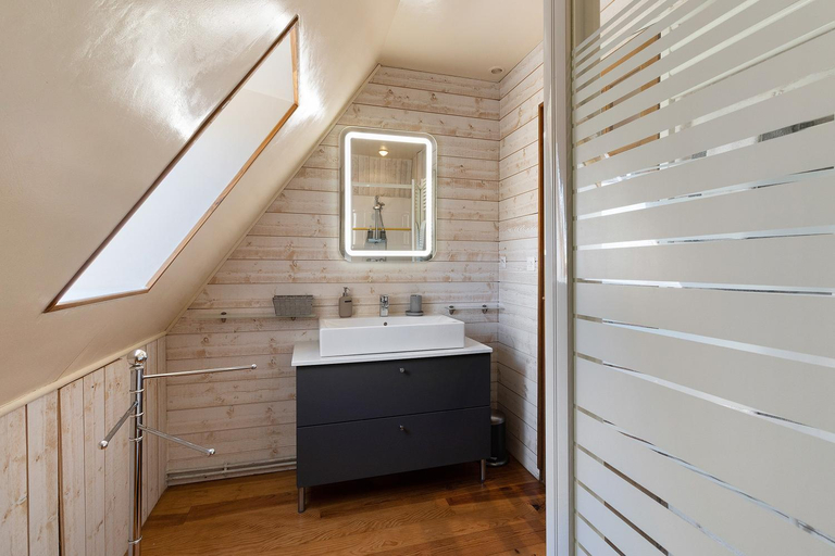 Bathroom 3, Les Temps des Sources, Dordogne