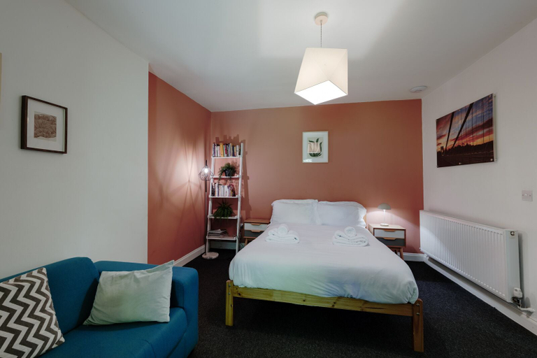 Bedroom 2, Contemporary Garden Flat in Clifton, Bristol