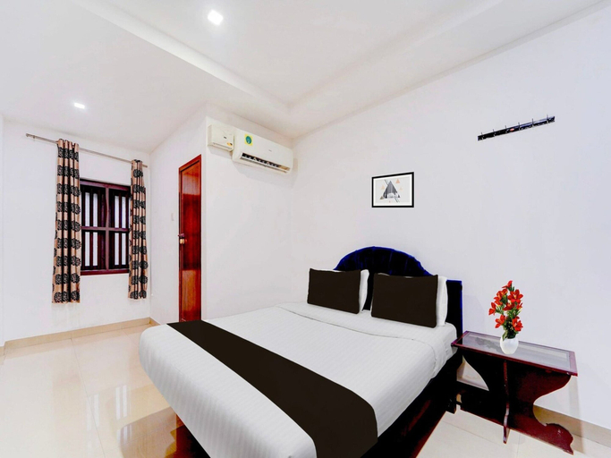 Room 4, Saver Double Kunnamangalam Near Bus Stand, Kozhikode