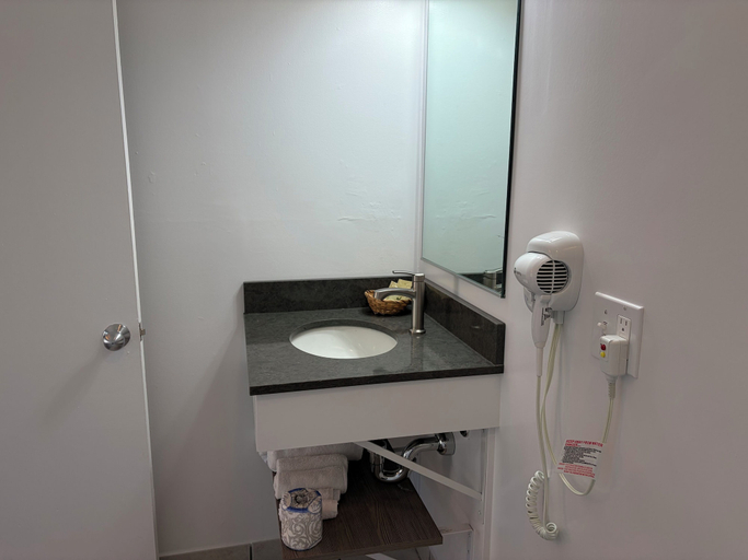 Bathroom 5, Lark Motel, Mendocino