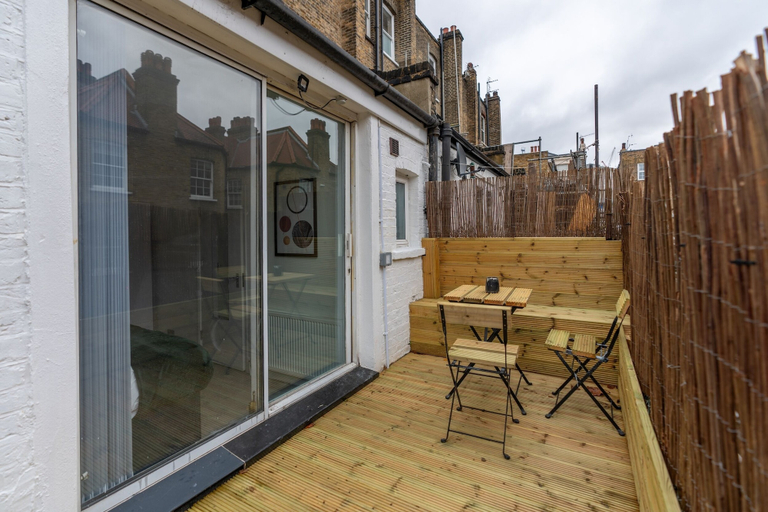 Outdoor dining 2, Modern Flat in Waterloo, London