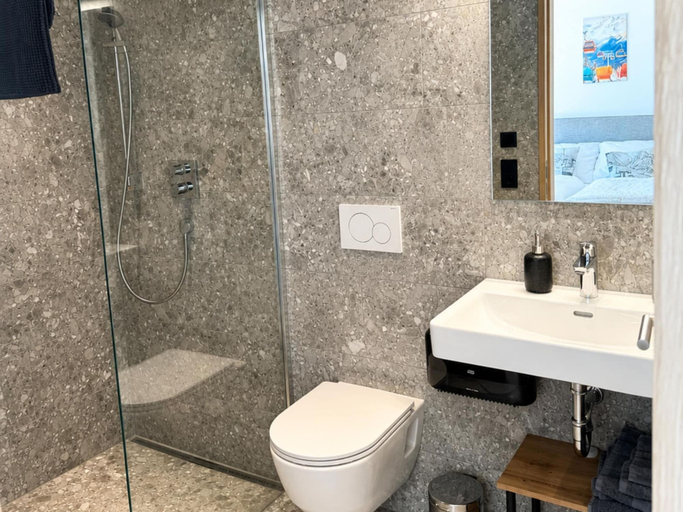 Bathroom 3, Ski-in/ski-out Apartment Monte Central, Zell am See