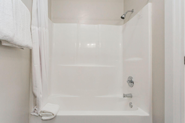 Bathroom 5, CozySuites Music Row Spacious 2BR in Nashville! 25, Davidson