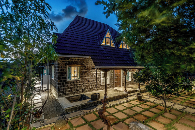 Exterior 2, CosmicStays Raanjai, Pune
