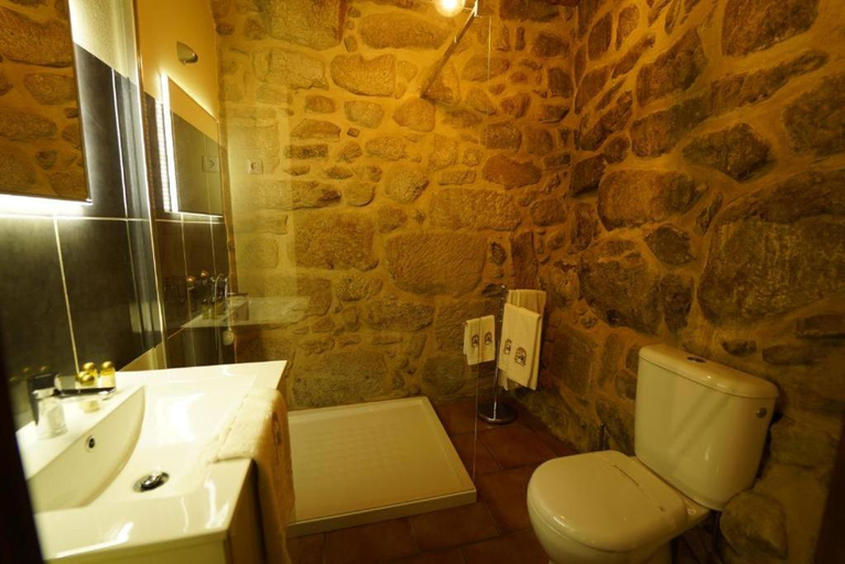 Bathroom, Quinta da Eira do Prado, Celorico de Basto