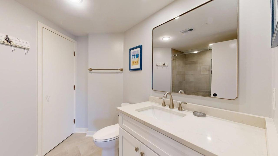 Bathroom 3, 516 Barrington Court, Beaufort